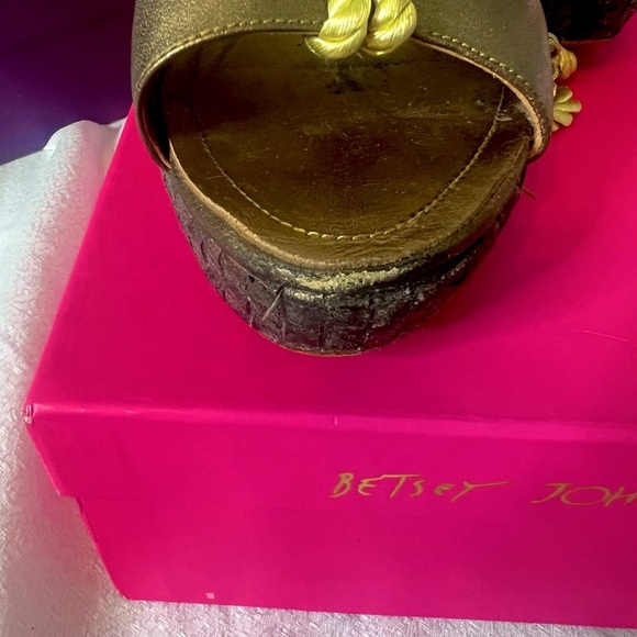 Sz9 Beyoncé’s House of Deréon gold, lace up, platform heels. - Picture 8 of 16